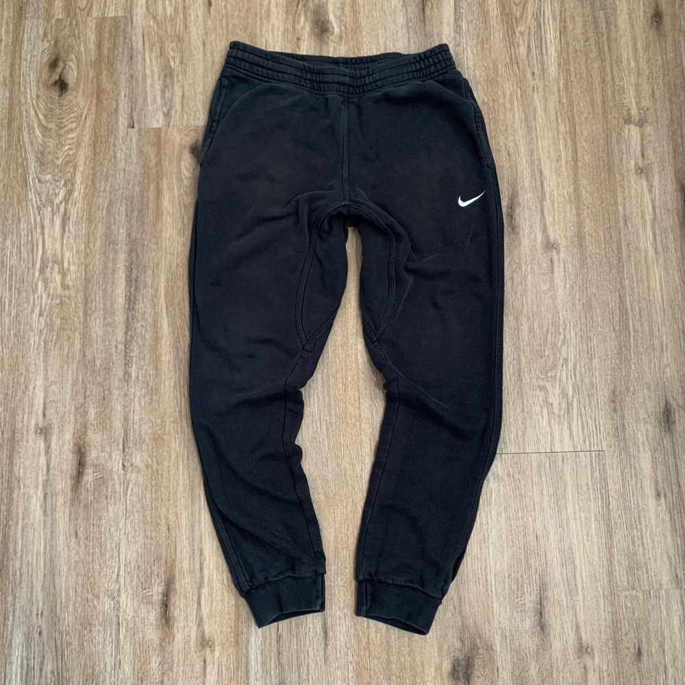 Vintage Nike Club Fleece jogger sweatpants w/ embroidered swoosh - size medium